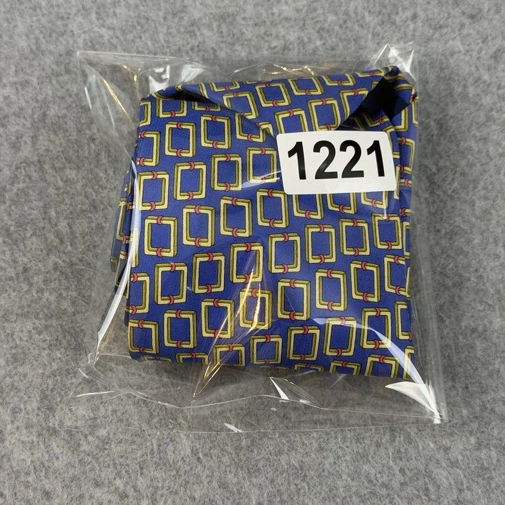 Vintage Gucci Silk Tie Blue Geometric Link Pattern Italy Necktie 58x3.75